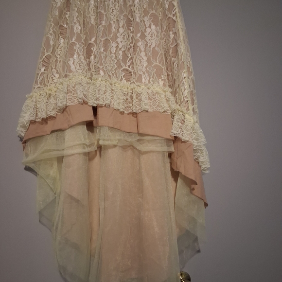 RQ BL- High-Low Lace Layered Skirt in Beige and Cream - Picture 12 of 15